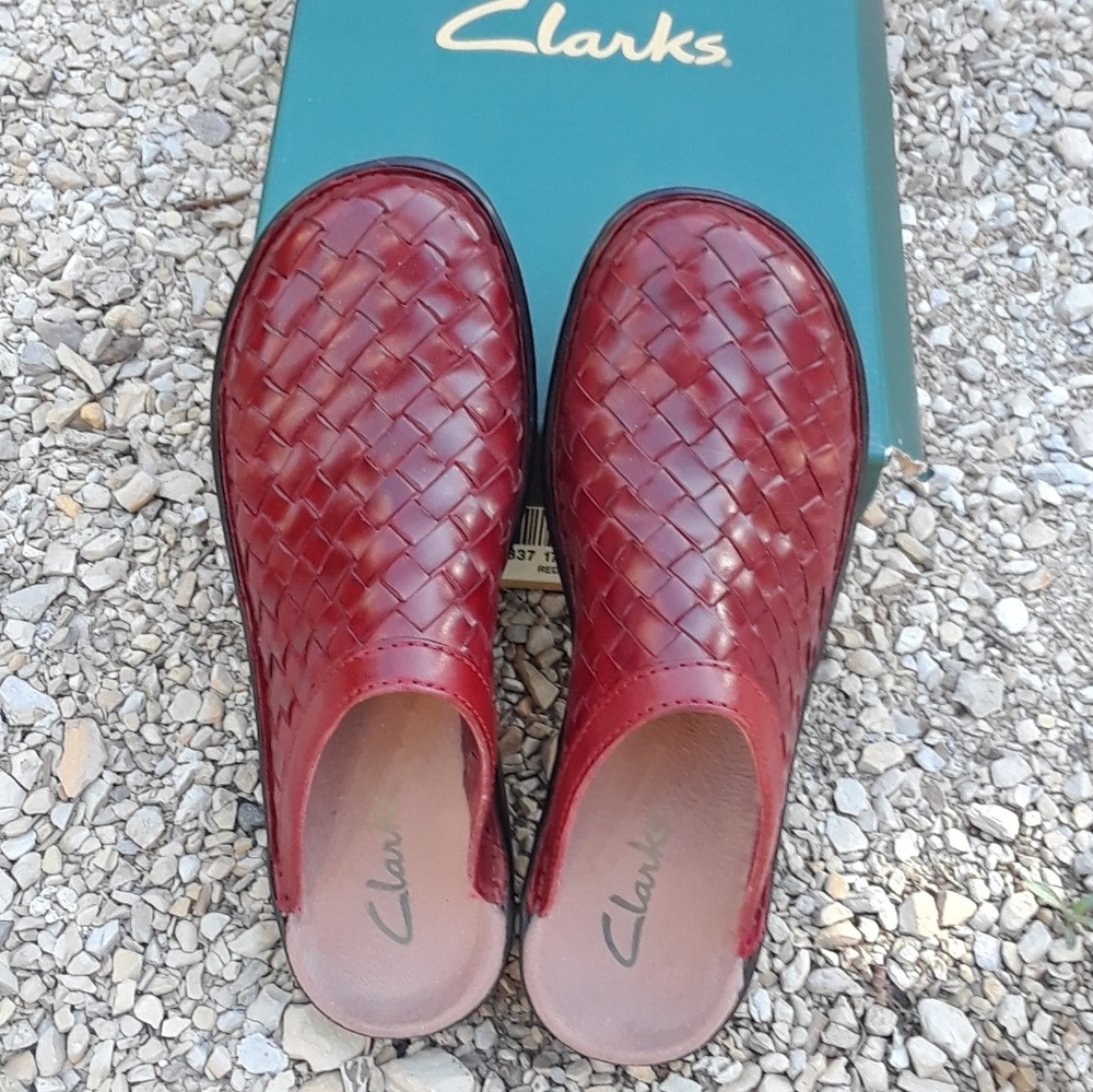 Clarks slides new never worn